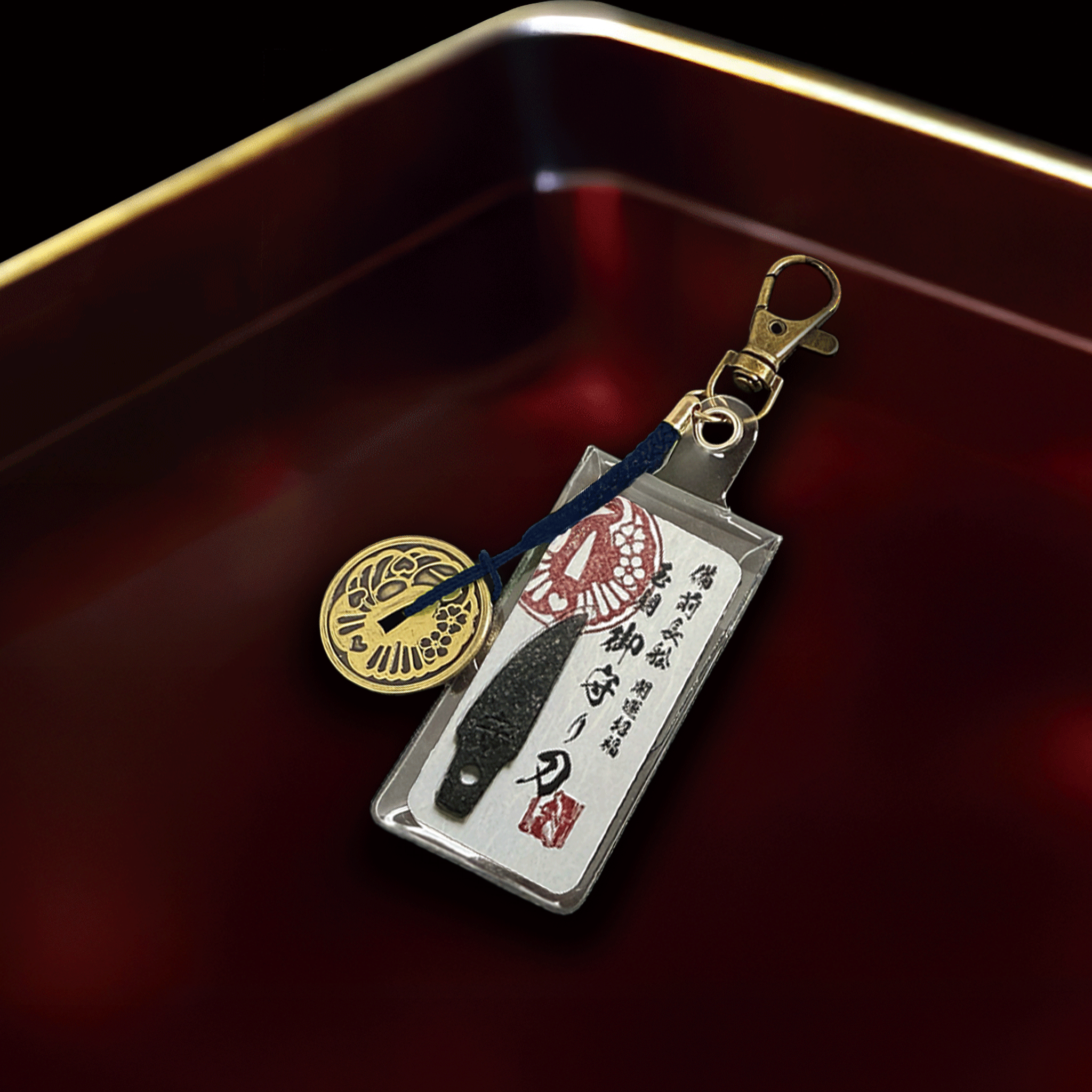 真・御守型ひとふり・カード版 備前長船「山鳥毛写し」特別ver. 小-wakizashi- 鐔付きアクセサリー仕様 蒼紺(そうこん・紺) - HITOFURI プロジェクト