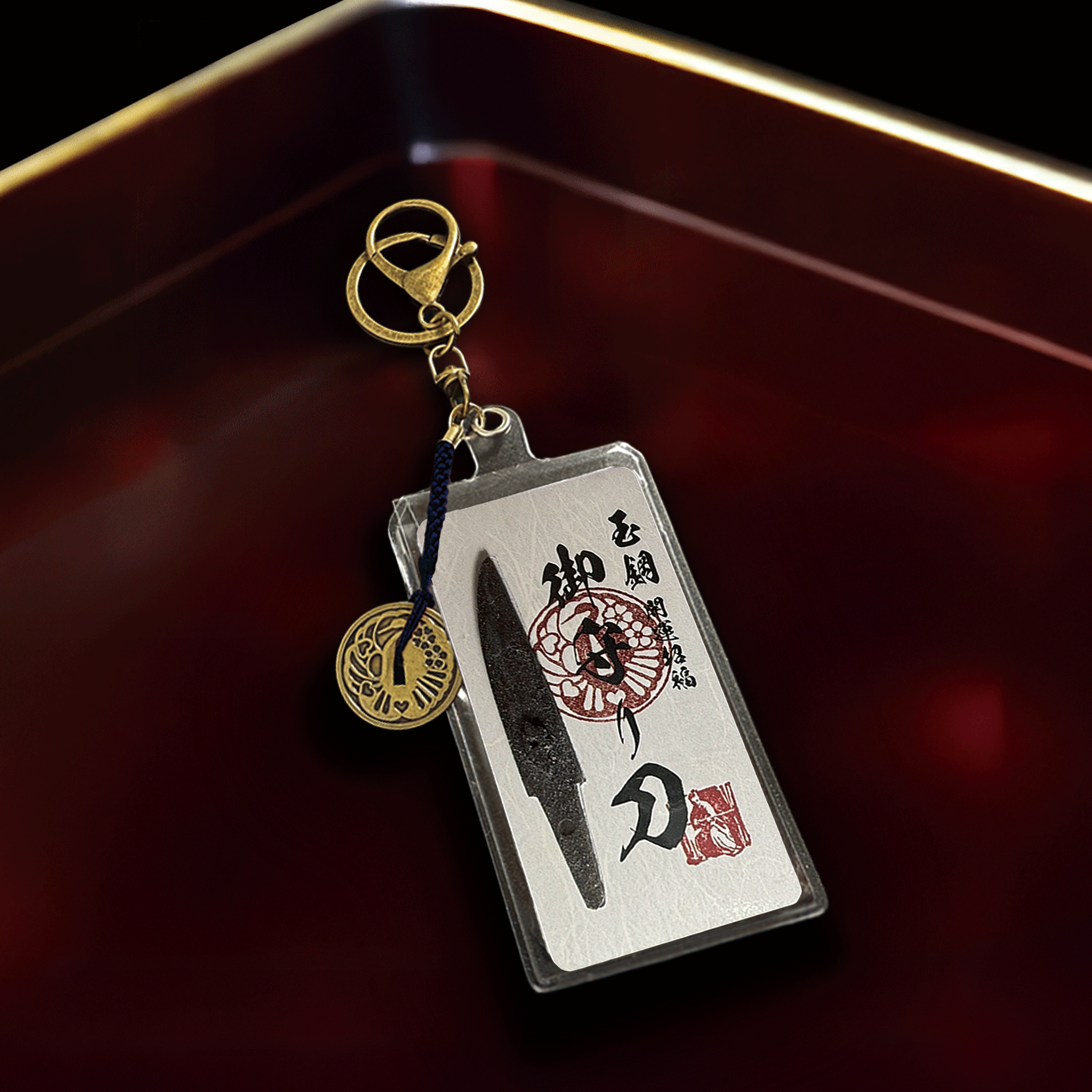 真・御守型ひとふり・カード版1st 大-tachi- 鐔付きアクセサリー仕様 蒼紺(そうこん・紺) - HITOFURI プロジェクト