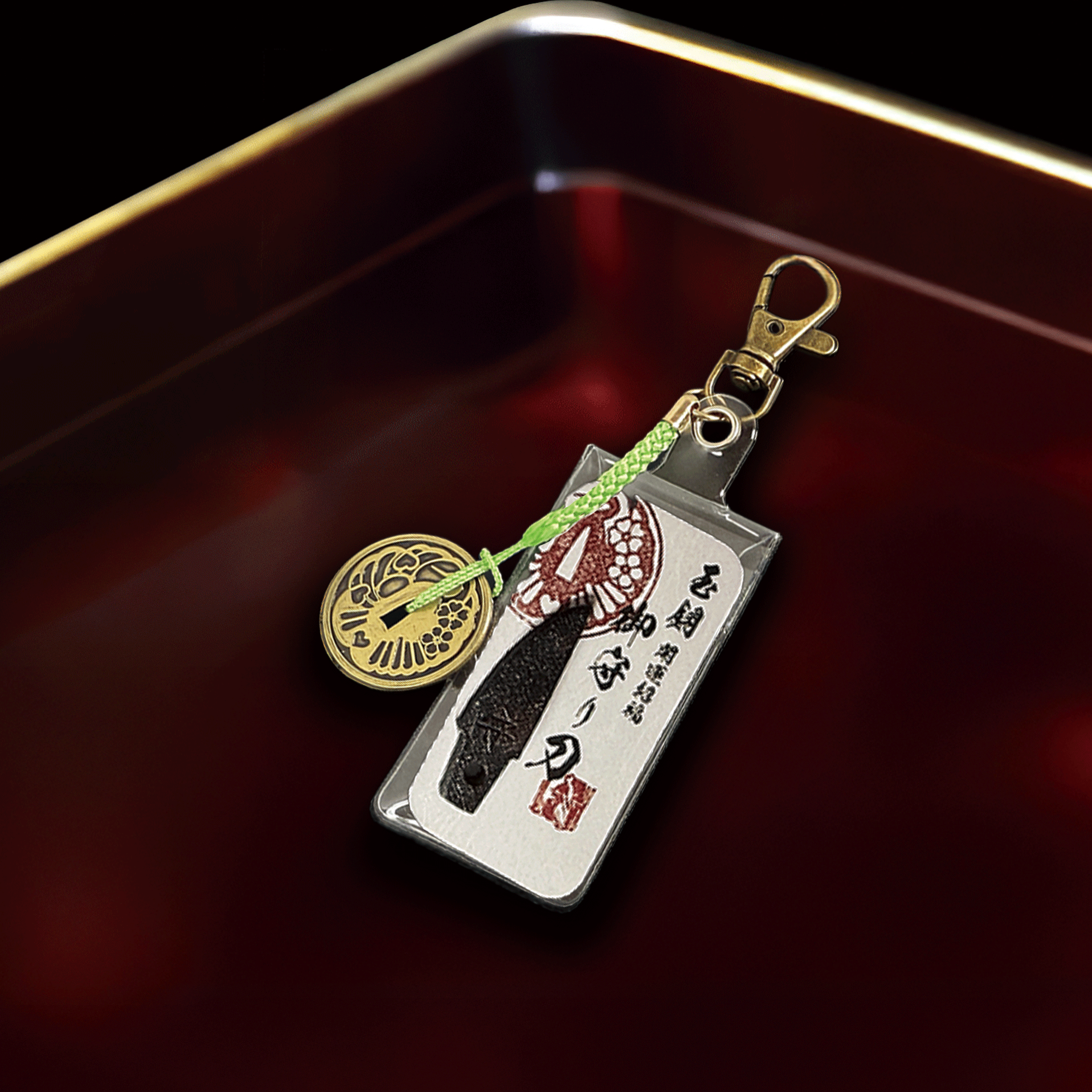 真・御守型ひとふり・カード版1st 小-wakizashi- 鐔付きアクセサリー仕様 若草(わかくさ・黄緑) - HITOFURI プロジェクト