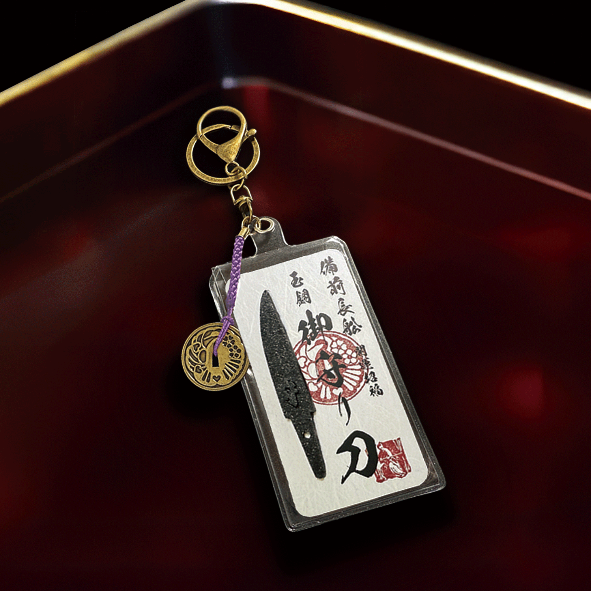 真・御守型ひとふり・カード版 備前長船「山鳥毛写し」特別ver. 大-tachi- 鐔付きアクセサリー仕様 藤枝垂(ふじしだれ・うす紫) - HITOFURI プロジェクト