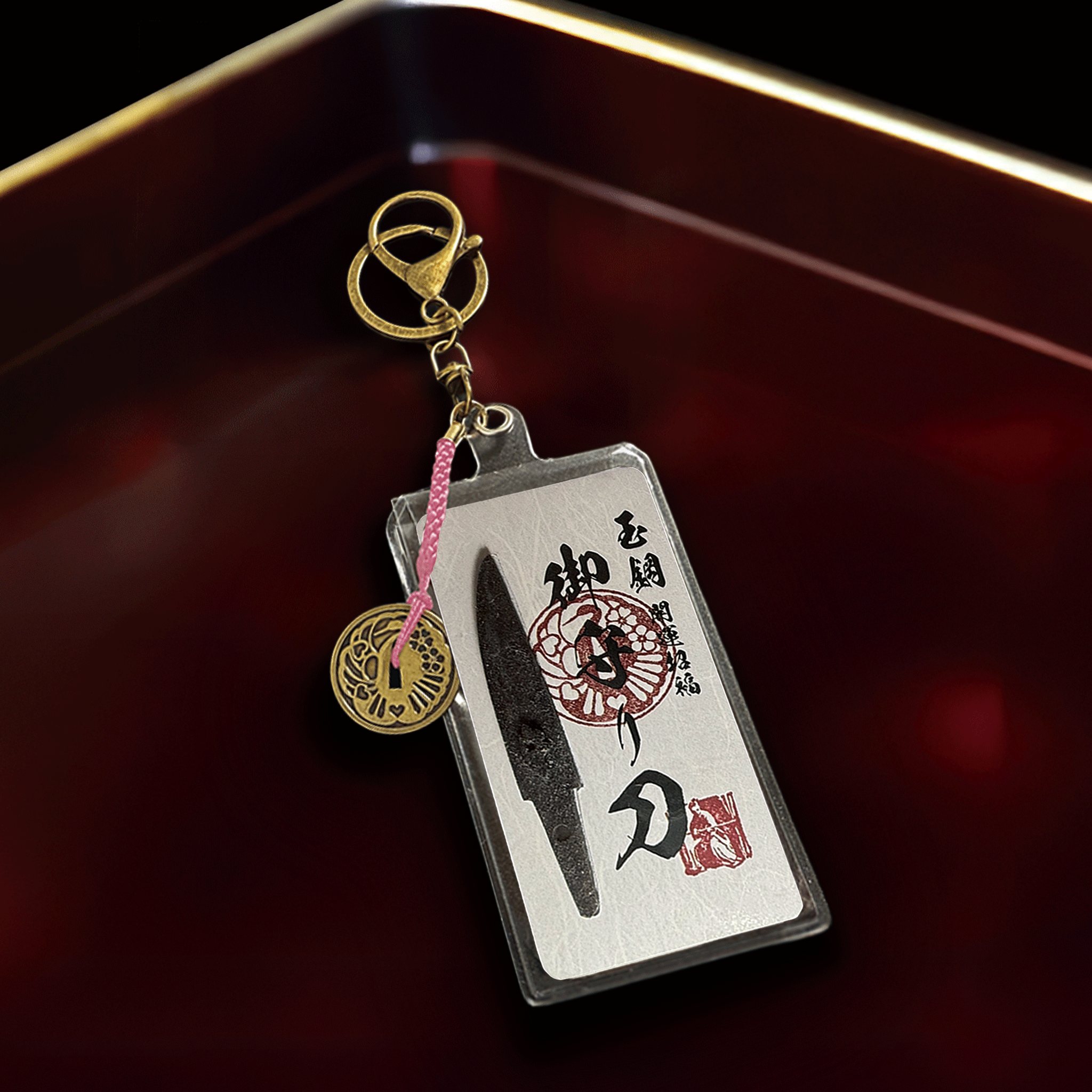 真・御守型ひとふり・カード版1st 大-tachi- 鐔付きアクセサリー仕様 桜奏(さくらかなで・ピンク) - HITOFURI プロジェクト