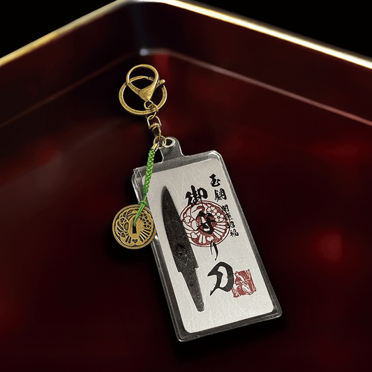 真・御守型ひとふり・カード版1st  大-tachi- 鐔付きアクセサリー仕様 若草（わかくさ・黄緑） - HITOFURI プロジェクト