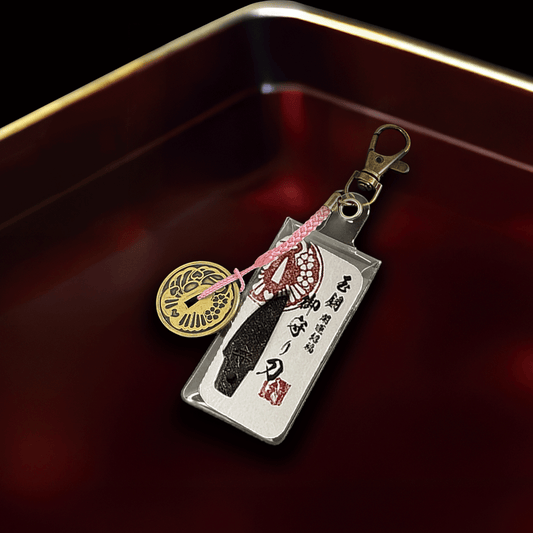 真・御守型ひとふり・カード版1st  小-wakizashi- 鐔付きアクセサリー仕様 桜奏（さくらかなで・ピンク） - HITOFURI プロジェクト