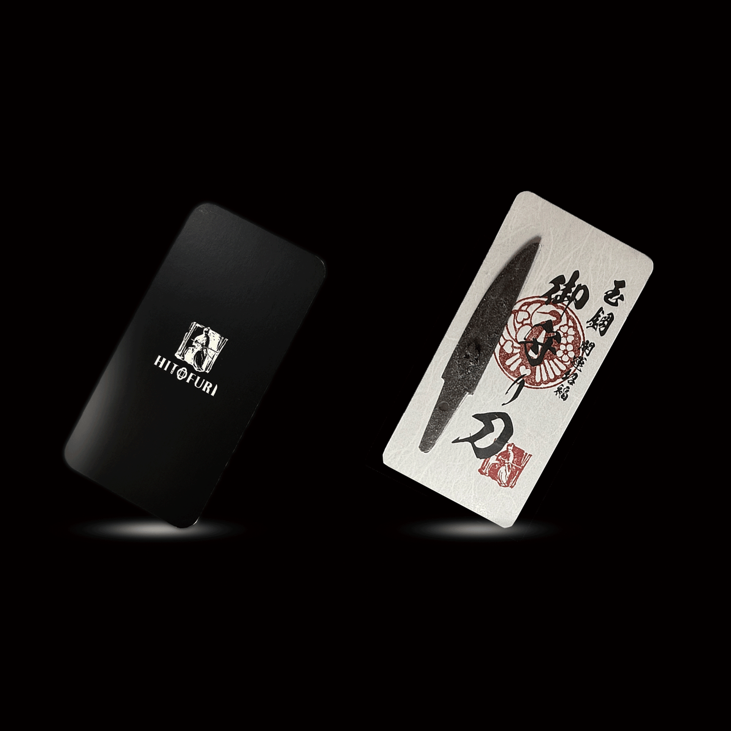 真・御守型ひとふり・カード版 1st 大-tachi- 鐔付きアクセサリー仕様 新月（しんげつ・黒） - HITOFURI プロジェクト
