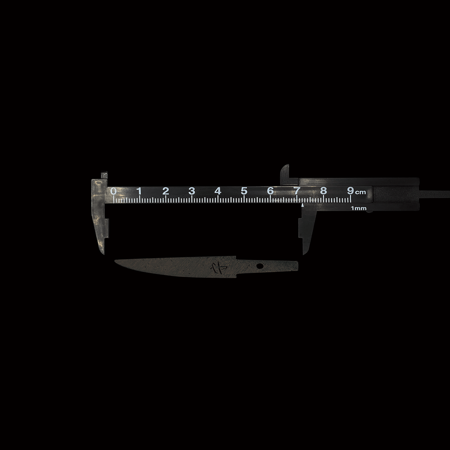 御守型ひとふり　【西陣織刀袋_菊結び_房付き】１st  -漆黒の刀身- - HITOFURI プロジェクト