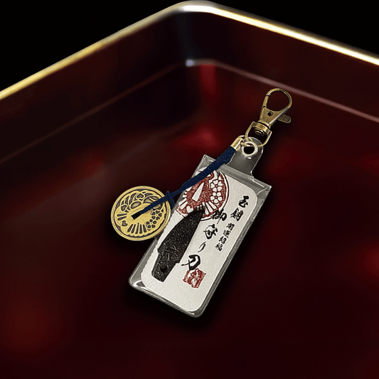 真・御守型ひとふり・カード版1st  小-wakizashi- 鐔付きアクセサリー仕様 蒼紺（そうこん・紺） - HITOFURI プロジェクト