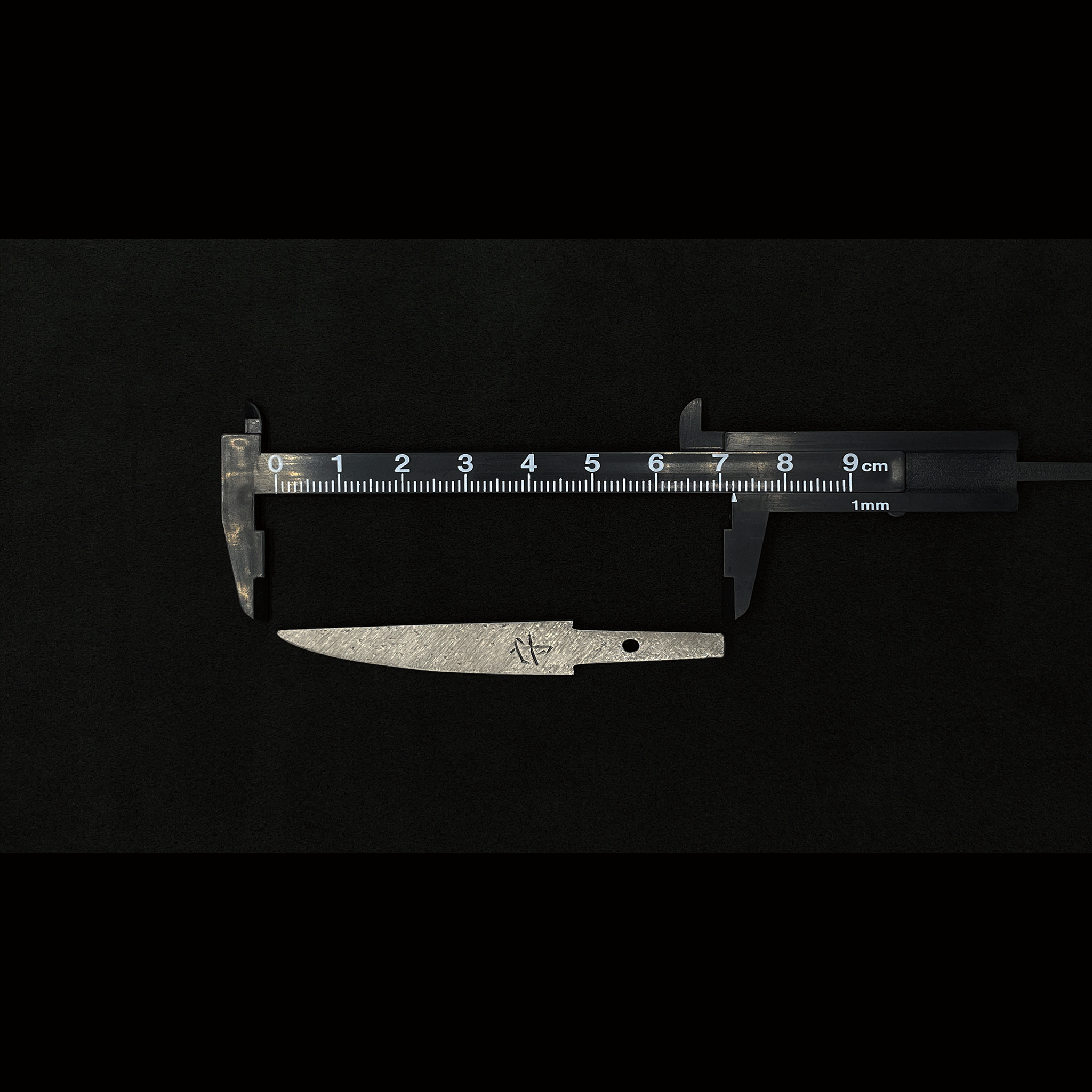 御守型ひとふり　【西陣織刀袋_菊結び_房付き】薄桜 (うすざくら) - HITOFURI プロジェクト