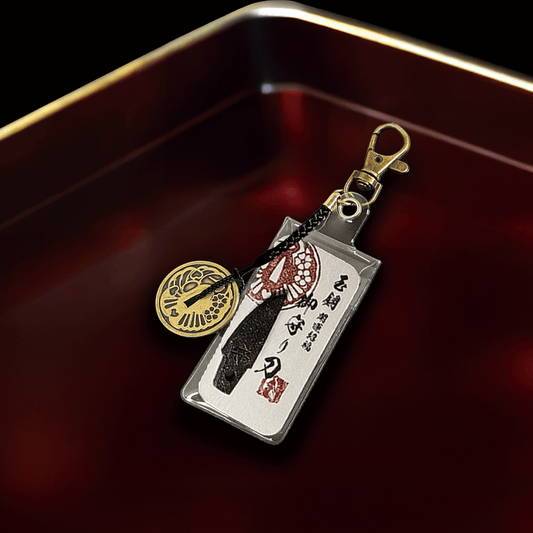 真・御守型ひとふり・カード版1st  小-wakizashi- 鐔付きアクセサリー仕様 新月（しんげつ・黒） - HITOFURI プロジェクト